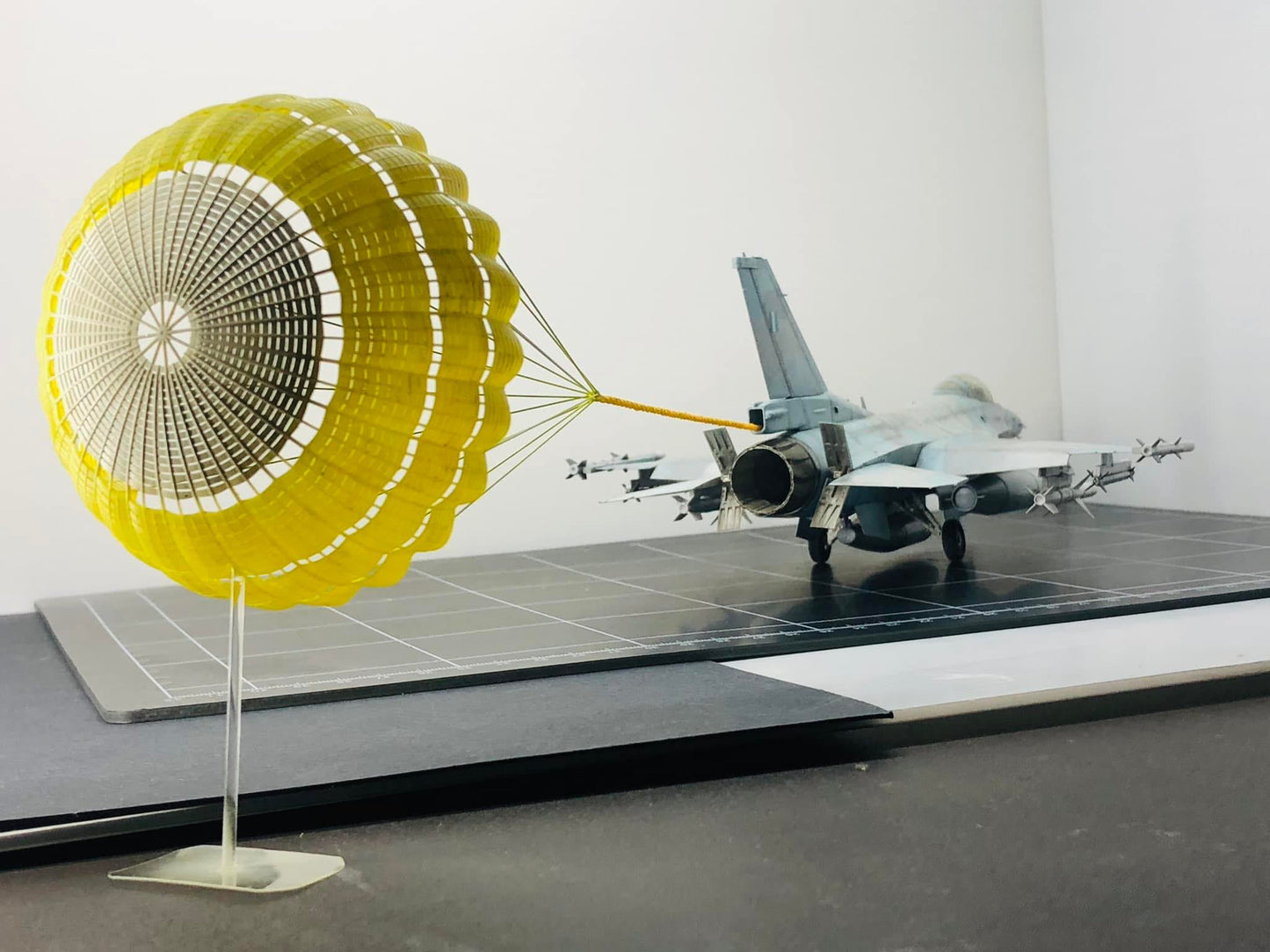 F-16 parachute