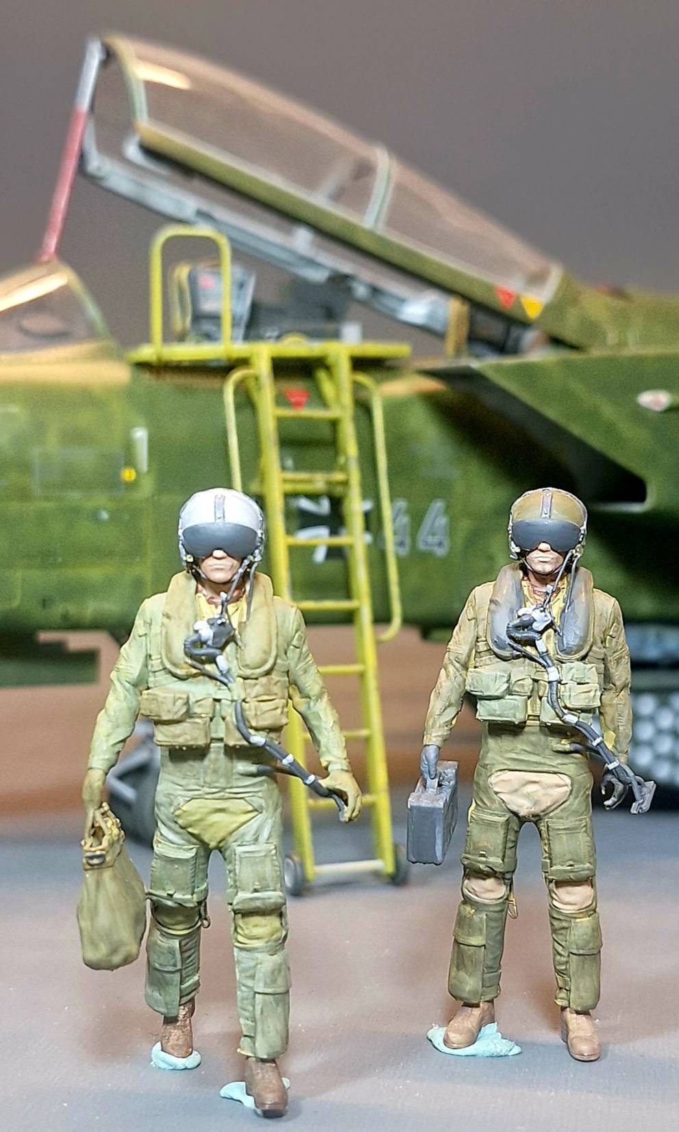 1/32 Tornado fighter pilot