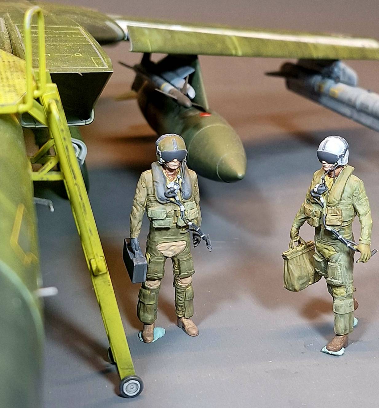 1/32 Tornado fighter pilot